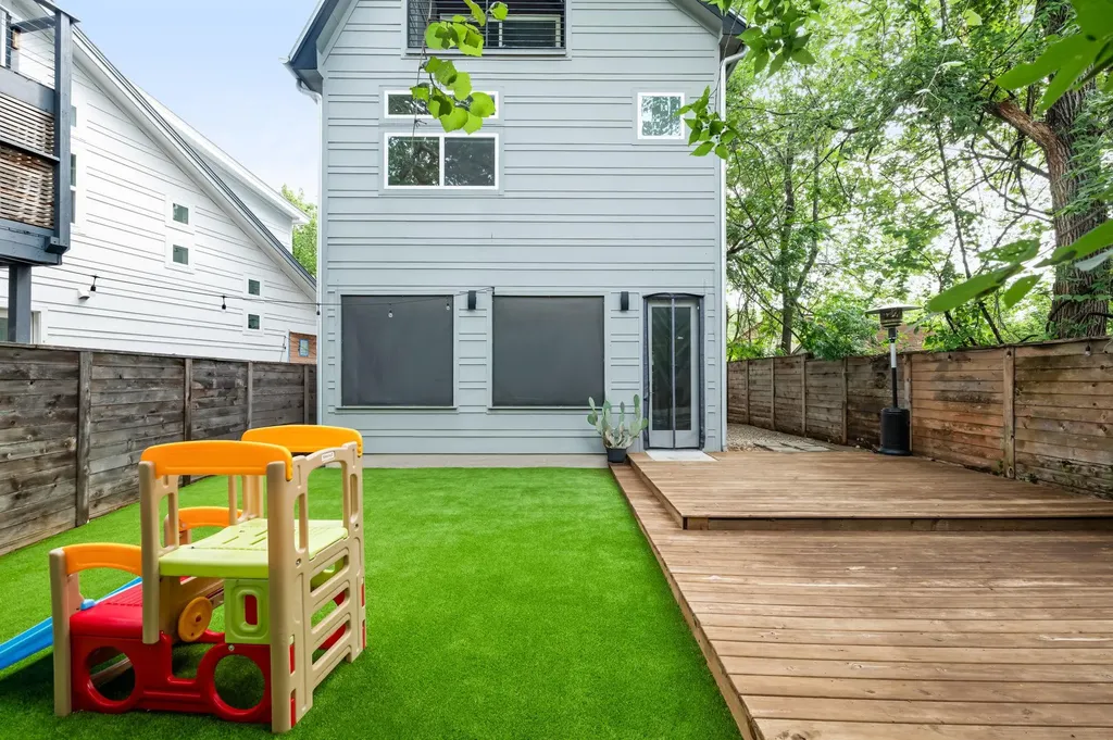 1182 Oakgrove Avenue Austin TX 78702