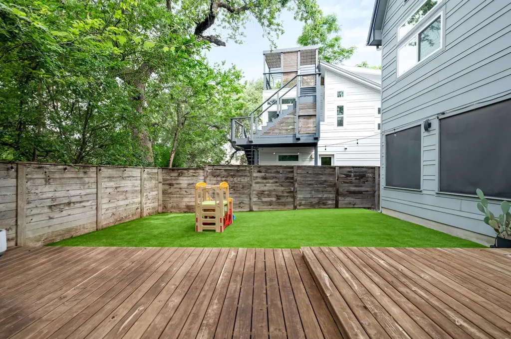 1182 Oakgrove Avenue Austin TX 78702