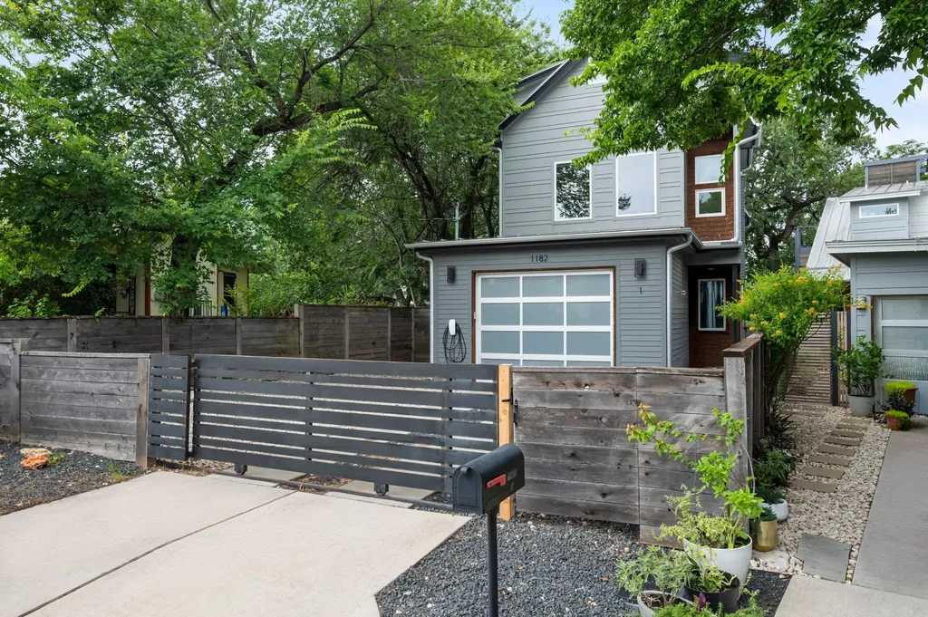1182 Oakgrove Avenue Austin TX 78702