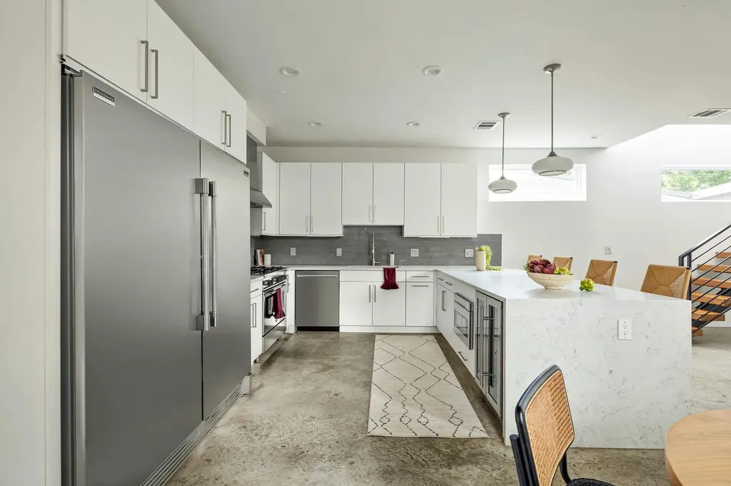 1182 Oakgrove Avenue Austin TX 78702