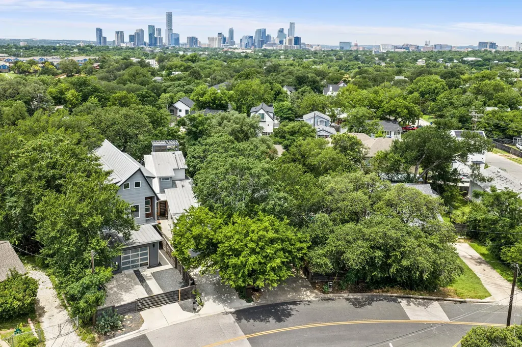 1182 Oakgrove Avenue Austin TX 78702