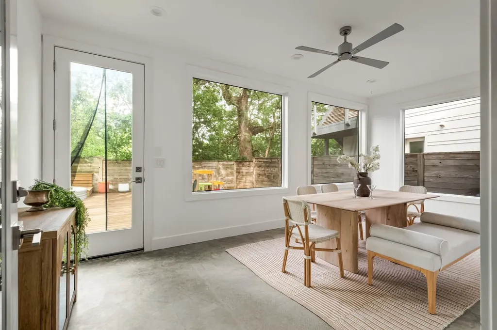 1182 Oakgrove Avenue Austin TX 78702