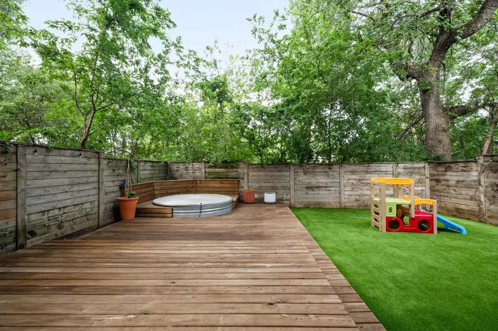 1182 Oakgrove Avenue Austin TX 78702