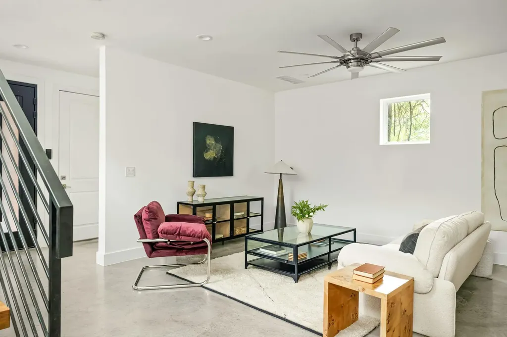 1182 Oakgrove Avenue Austin TX 78702