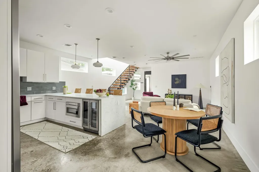 1182 Oakgrove Avenue Austin TX 78702