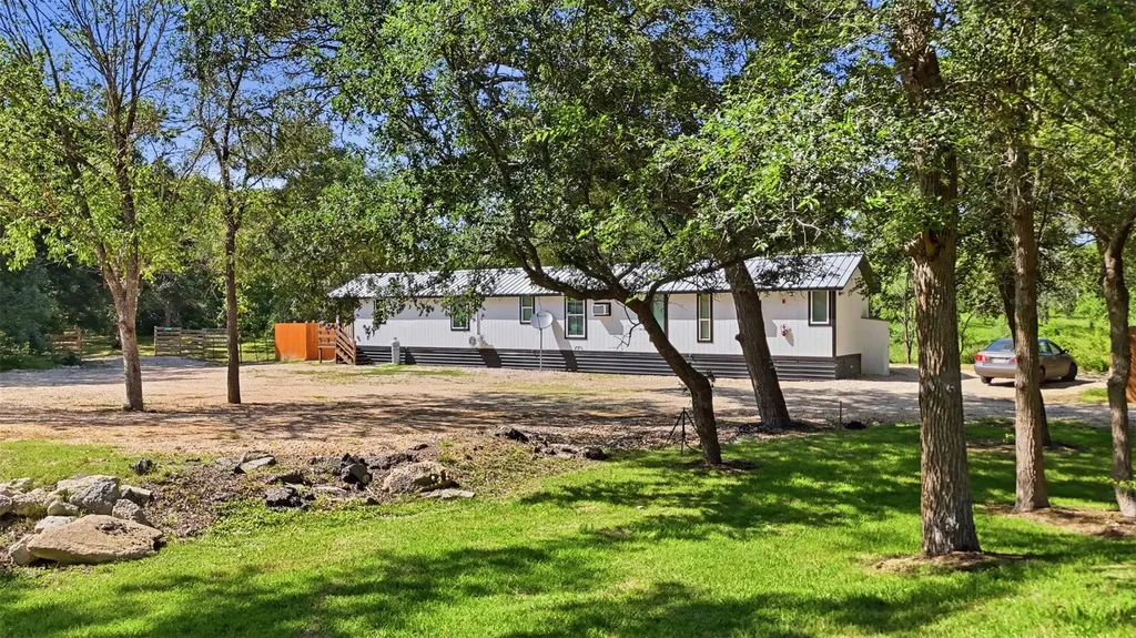 2540 Fm 20 Red Rock TX 78662