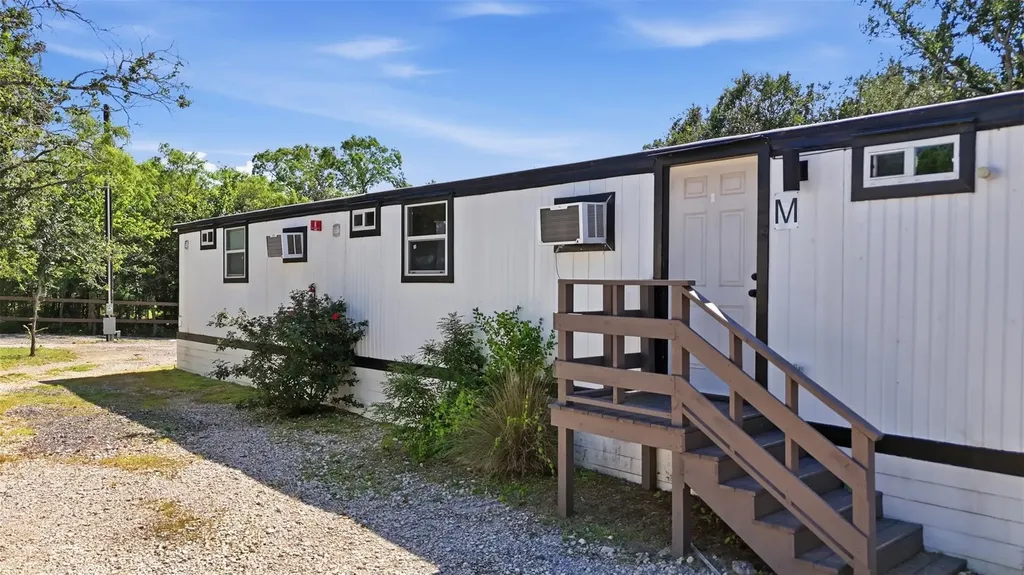 2540 Fm 20 Red Rock TX 78662