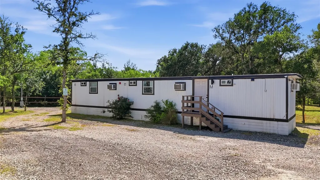 2540 Fm 20 Red Rock TX 78662