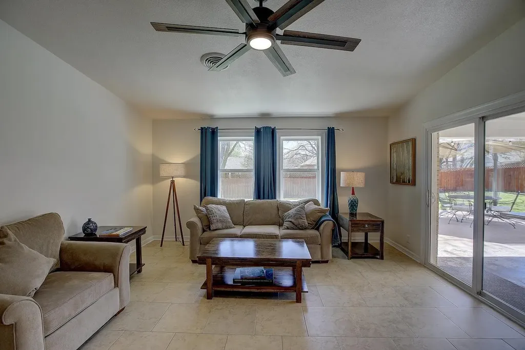 1902 E 18th Street Georgetown TX 78626
