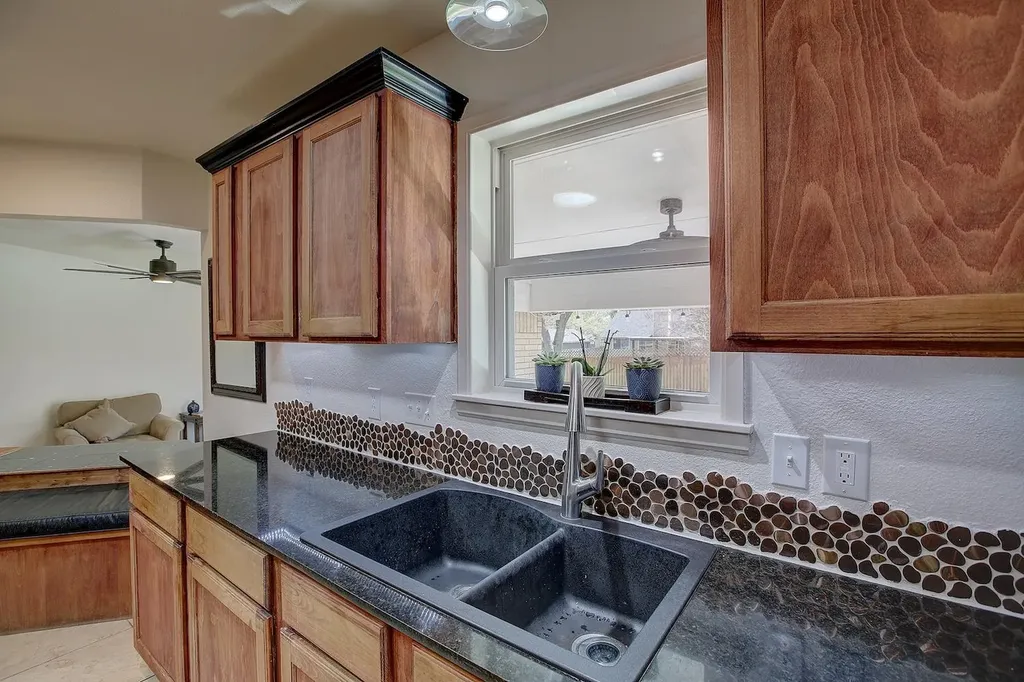 1902 E 18th Street Georgetown TX 78626