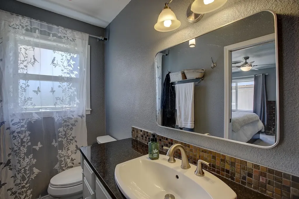 1902 E 18th Street Georgetown TX 78626
