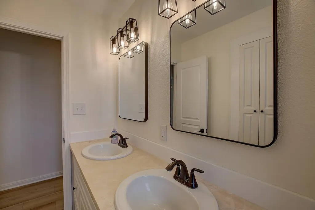 1902 E 18th Street Georgetown TX 78626