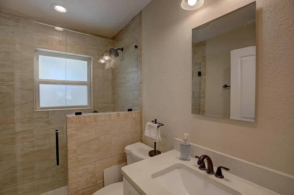 1902 E 18th Street Georgetown TX 78626