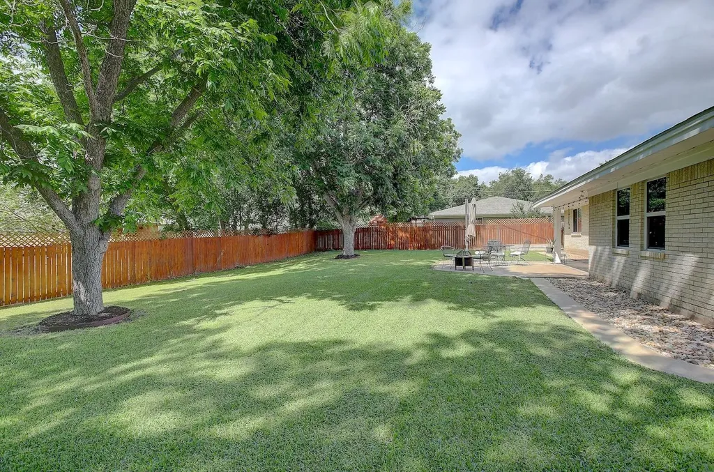 1902 E 18th Street Georgetown TX 78626