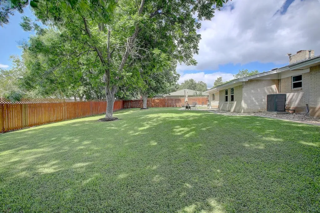1902 E 18th Street Georgetown TX 78626