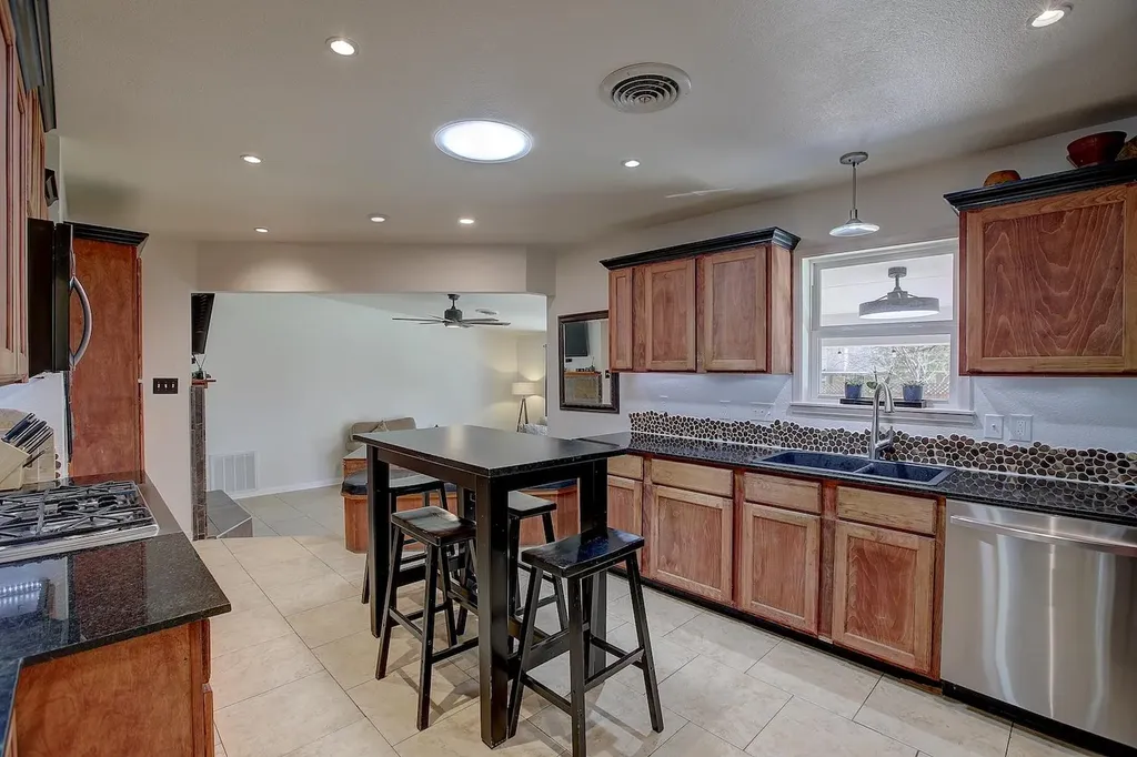 1902 E 18th Street Georgetown TX 78626
