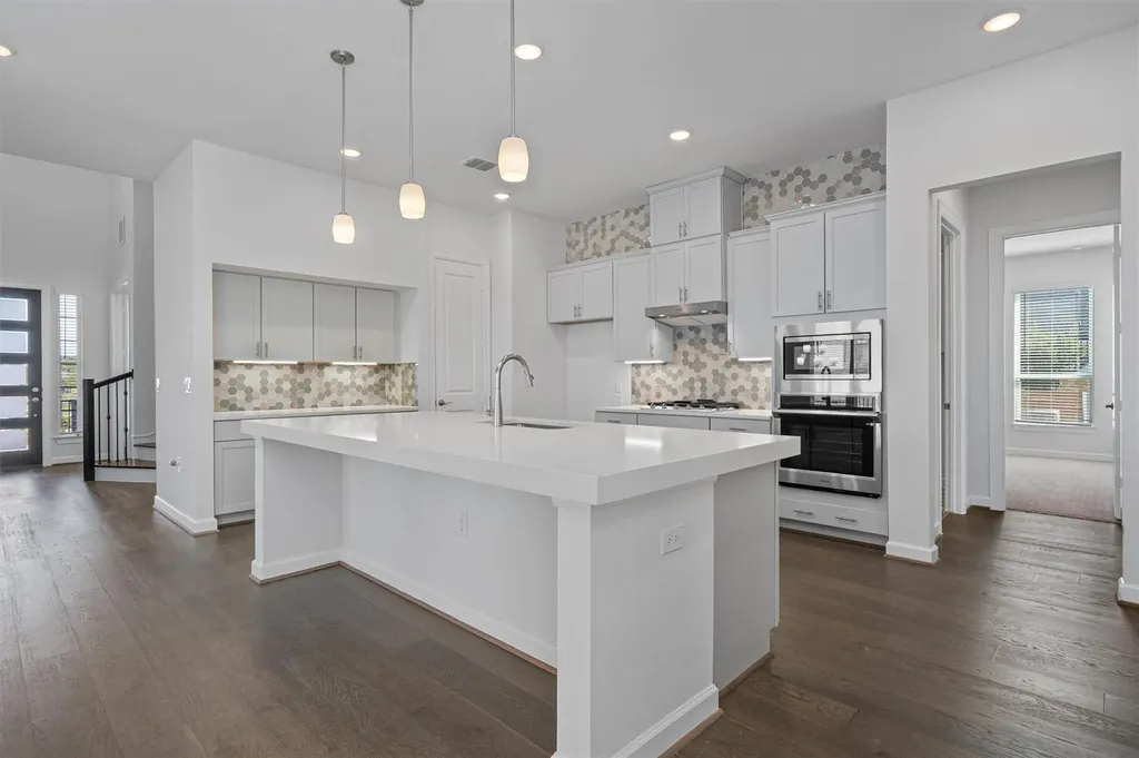208 Lodestone Lane Austin TX 78738