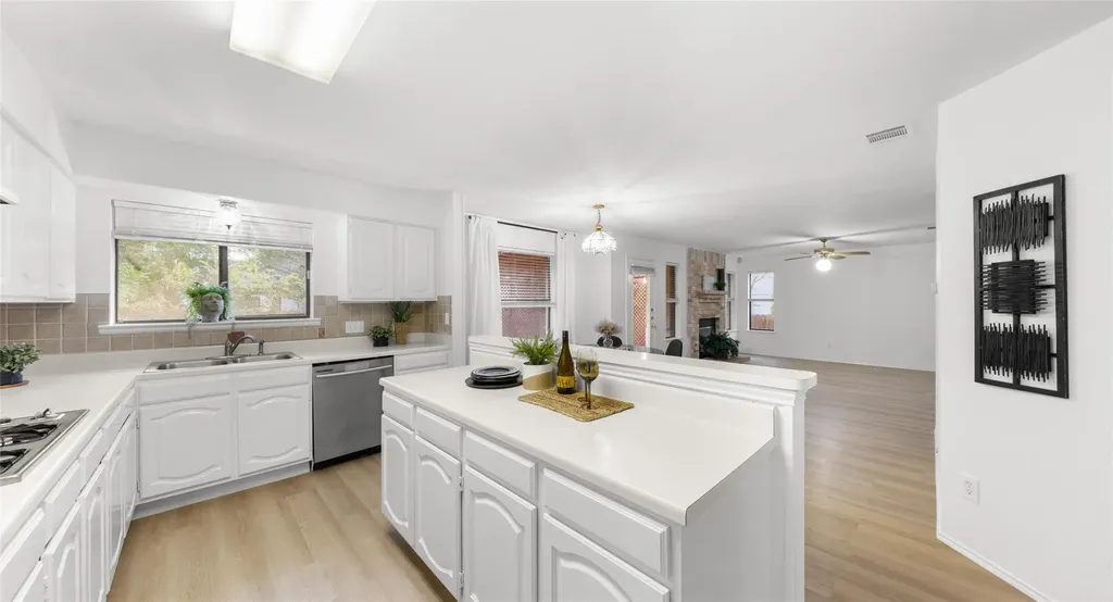13248 Kerrville Folkway Austin TX 78729