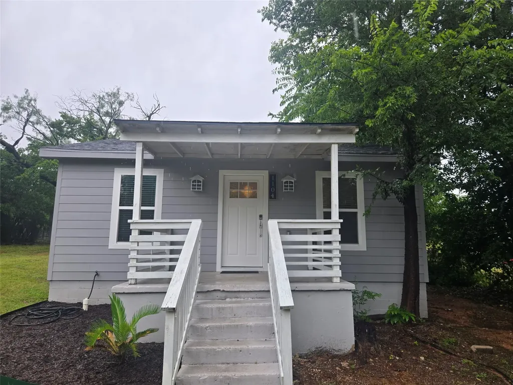 1104 N Hackberry Street Lampasas TX 76550