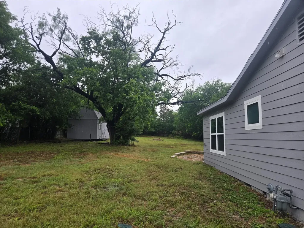 1104 N Hackberry Street Lampasas TX 76550
