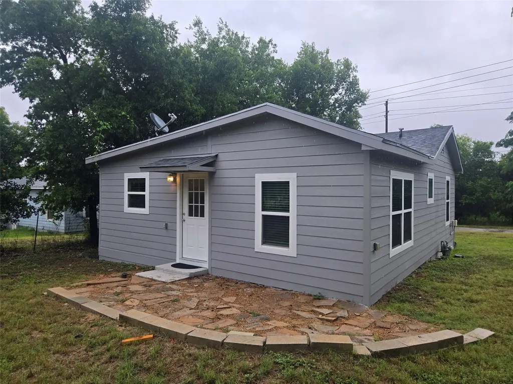 1104 N Hackberry Street Lampasas TX 76550