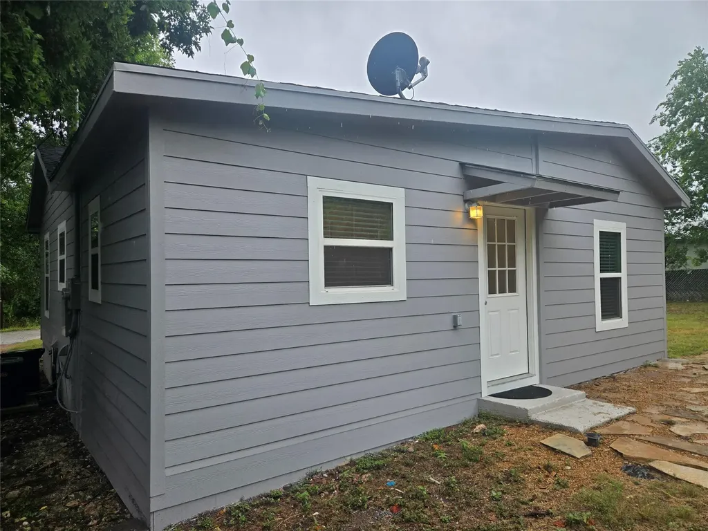 1104 N Hackberry Street Lampasas TX 76550