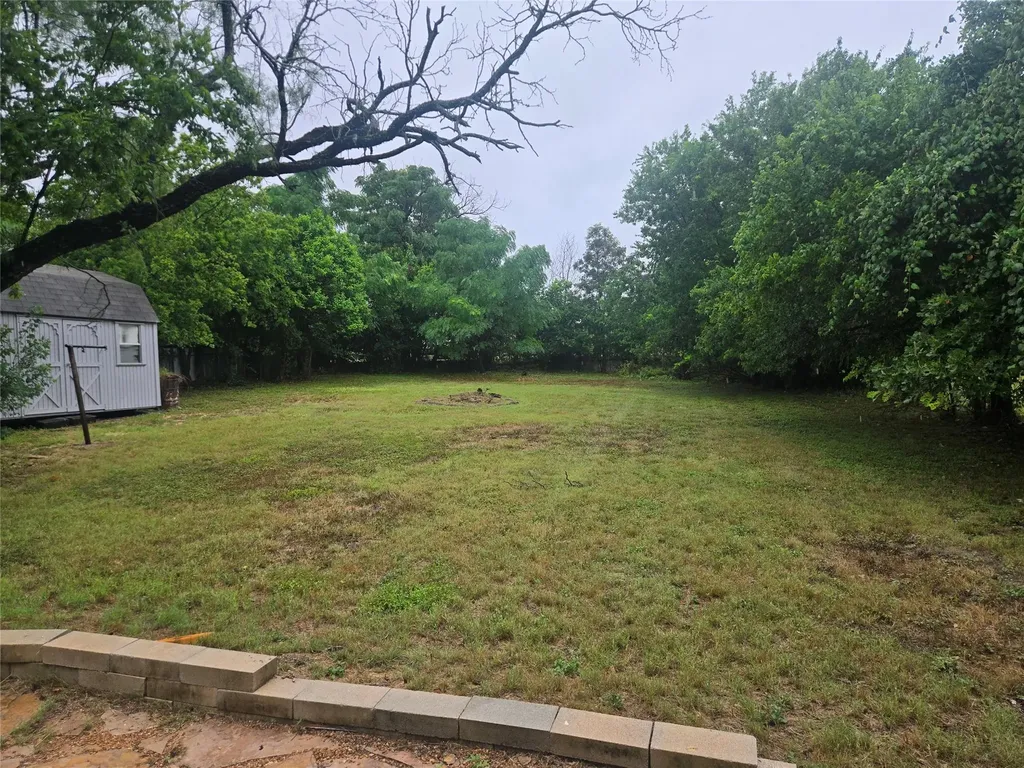 1104 N Hackberry Street Lampasas TX 76550