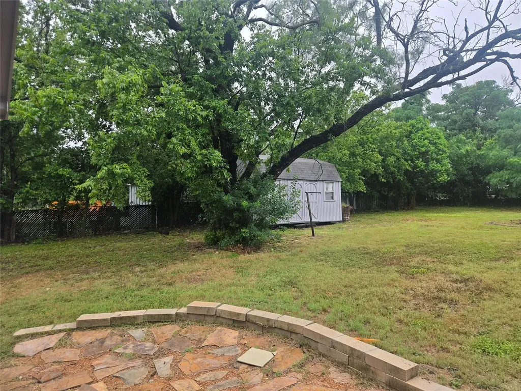 1104 N Hackberry Street Lampasas TX 76550