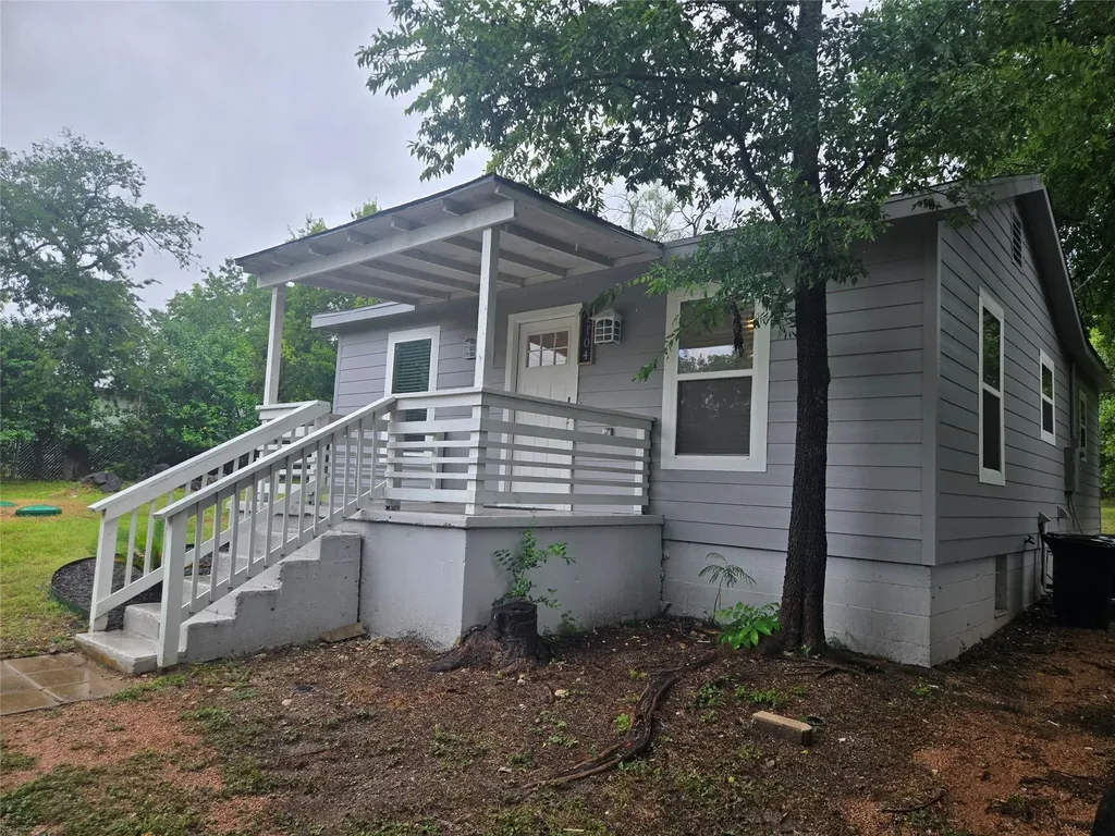 1104 N Hackberry Street Lampasas TX 76550