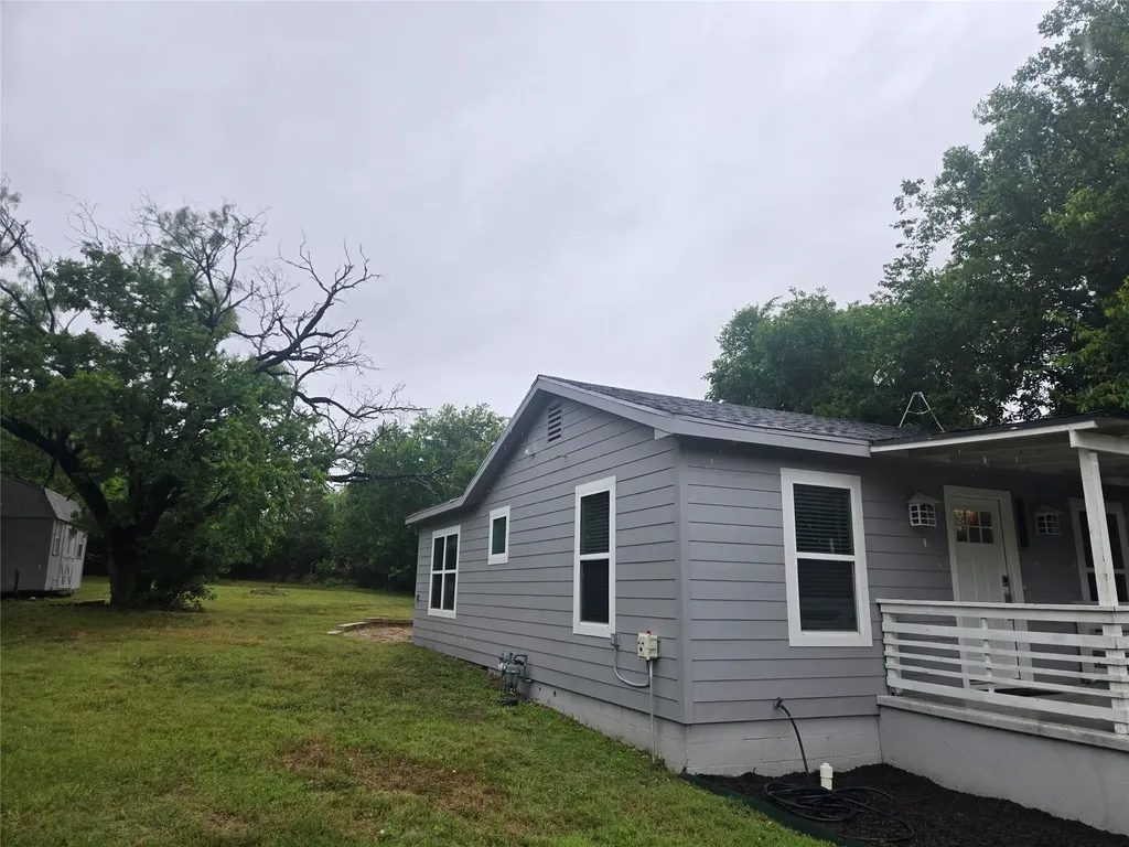 1104 N Hackberry Street Lampasas TX 76550