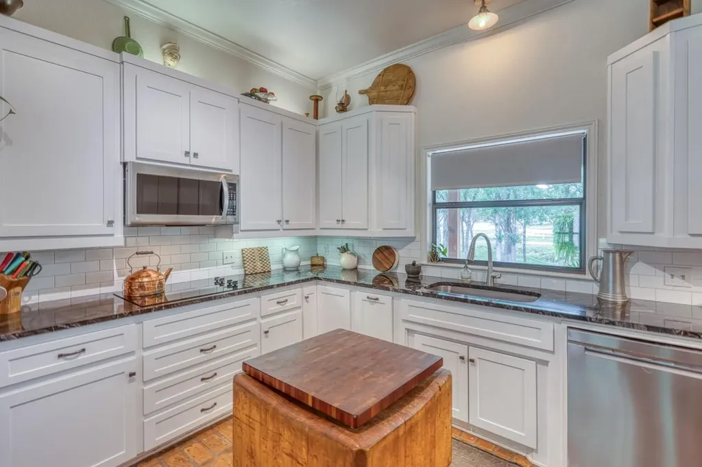 600 Avenida Serena Marble Falls TX 78654