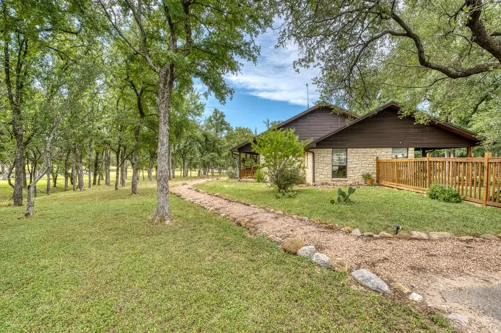 600 Avenida Serena Marble Falls TX 78654