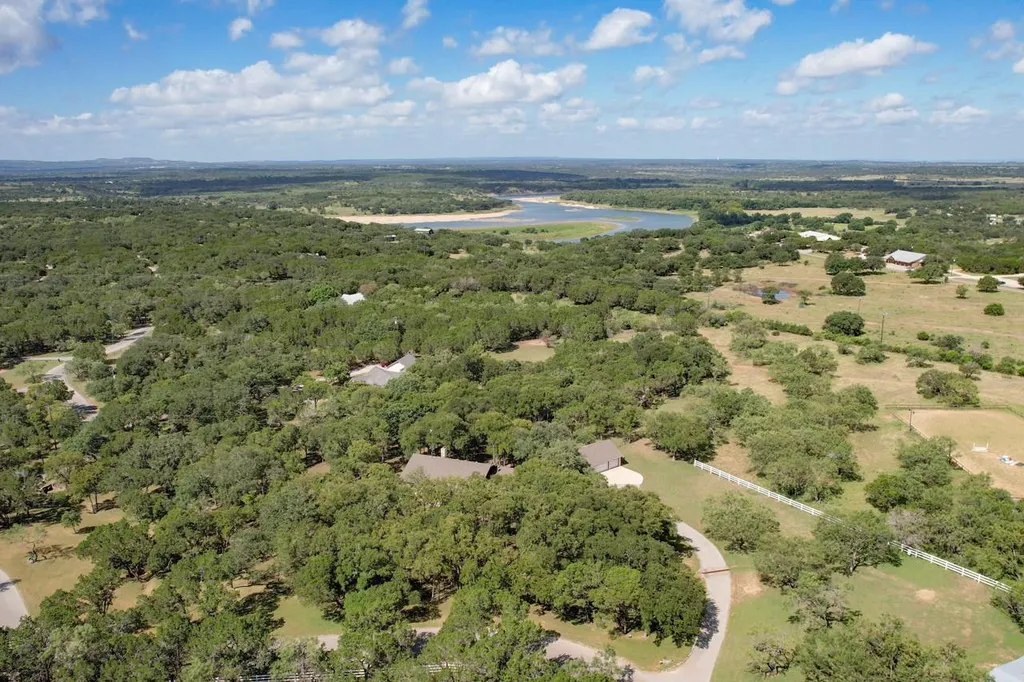 600 Avenida Serena Marble Falls TX 78654
