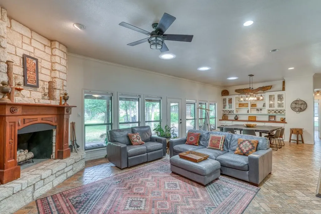 600 Avenida Serena Marble Falls TX 78654