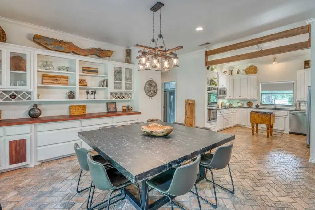600 Avenida Serena Marble Falls TX 78654