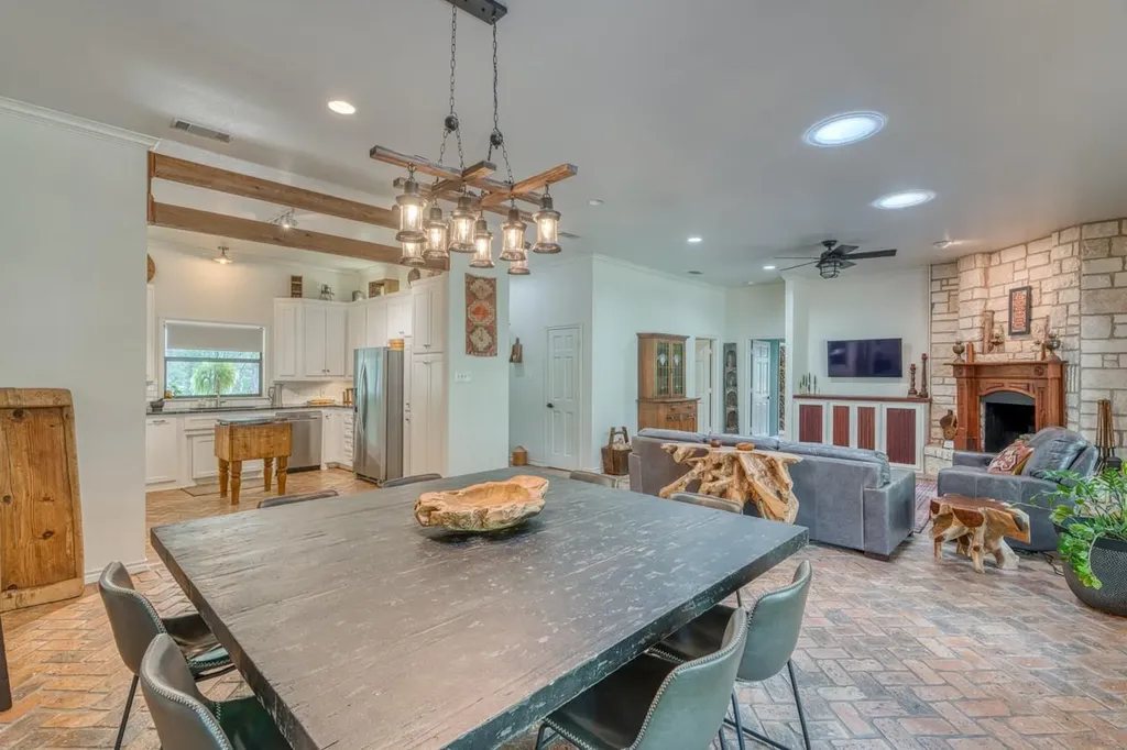 600 Avenida Serena Marble Falls TX 78654