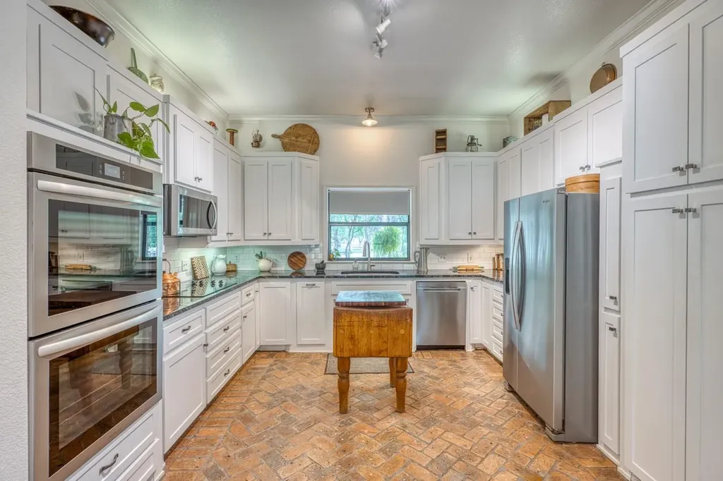 600 Avenida Serena Marble Falls TX 78654