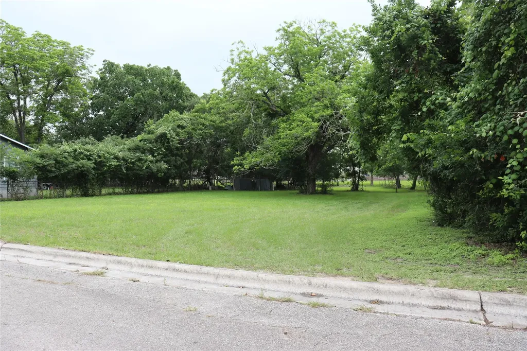 1006 Johnson Street Lockhart TX 78644