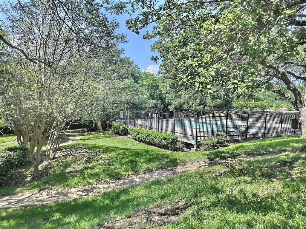 1015 E Yager Lane Austin TX 78753