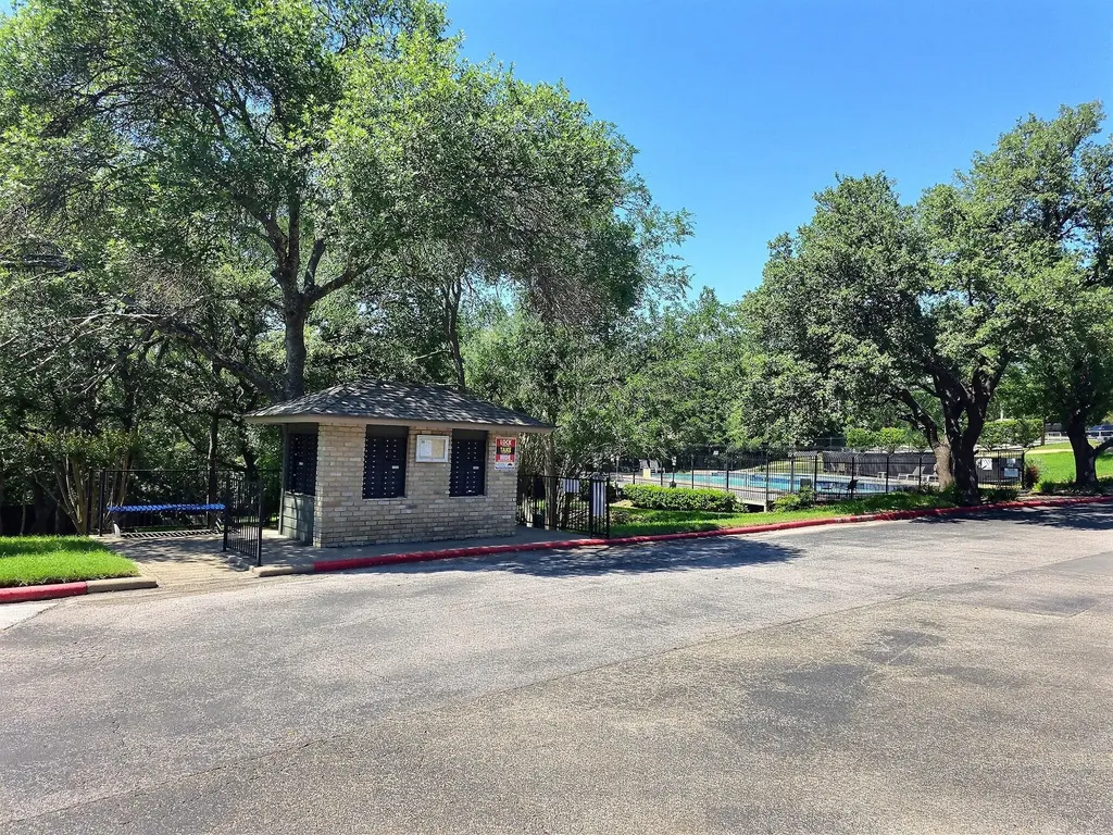 1015 E Yager Lane Austin TX 78753