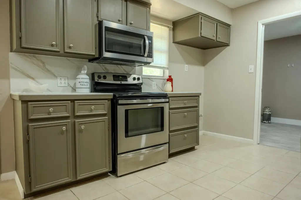 210 Loesch Drive Elgin TX 78621