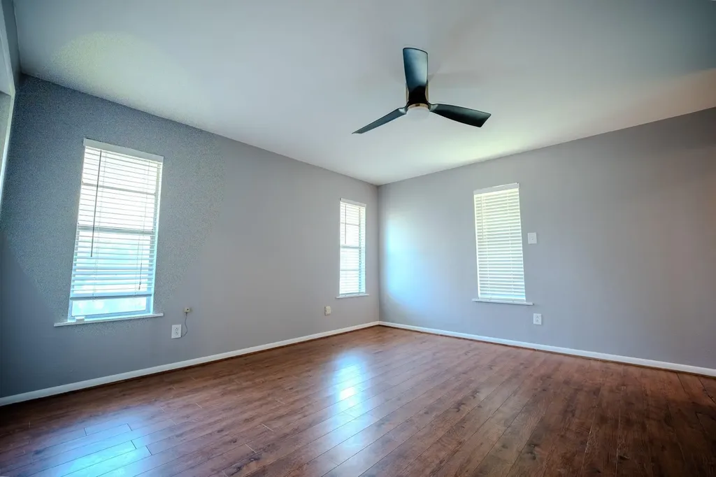 210 Loesch Drive Elgin TX 78621