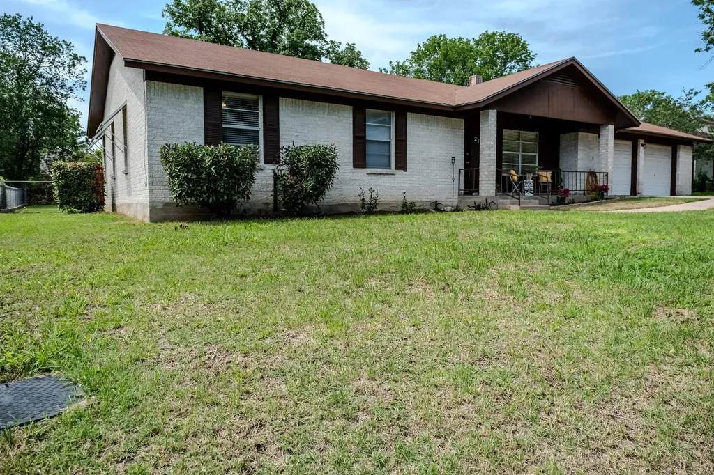 210 Loesch Drive Elgin TX 78621
