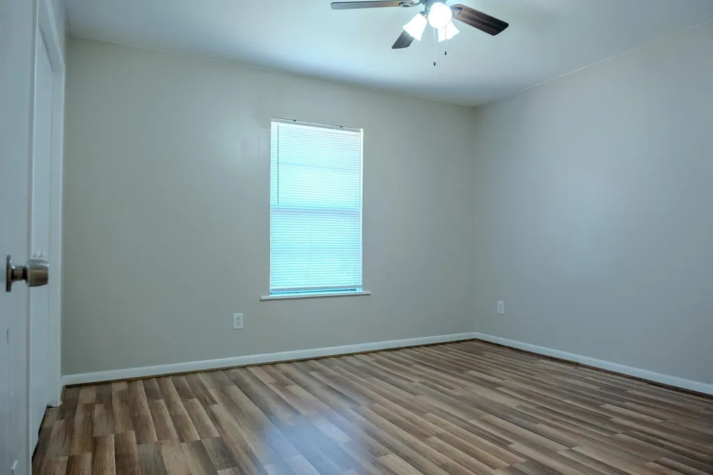 210 Loesch Drive Elgin TX 78621