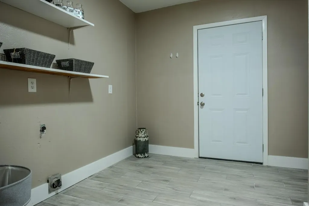 210 Loesch Drive Elgin TX 78621