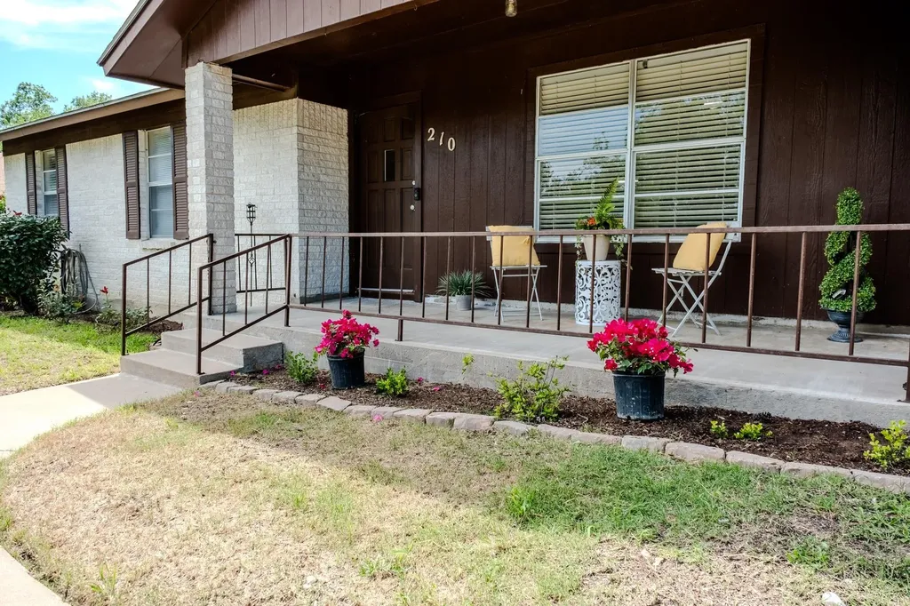 210 Loesch Drive Elgin TX 78621