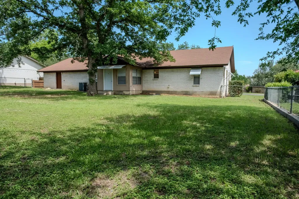 210 Loesch Drive Elgin TX 78621
