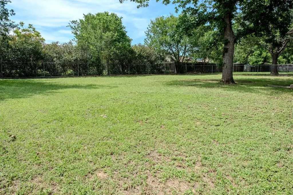 210 Loesch Drive Elgin TX 78621