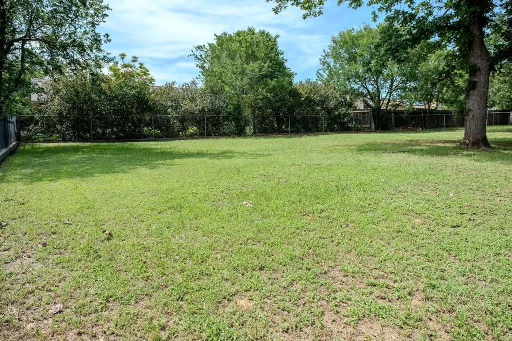 210 Loesch Drive Elgin TX 78621