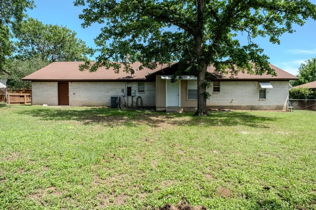 210 Loesch Drive Elgin TX 78621